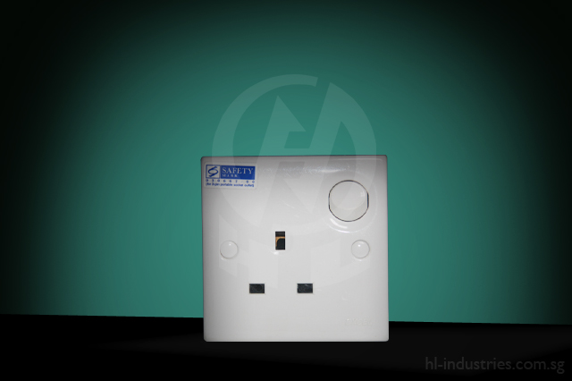 13A1GangSwitchSocket_1