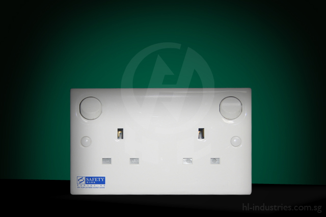 13A2GangSwitchSocket_1